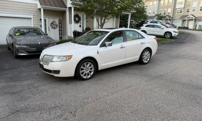 2012 Lincoln MKZ Base