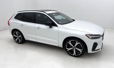 2023 Volvo XC60 Ultimate Dark