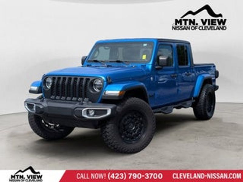 2021 Jeep Gladiator — a typically priced live listing