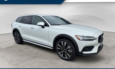 2026 Volvo V60CC Ultra