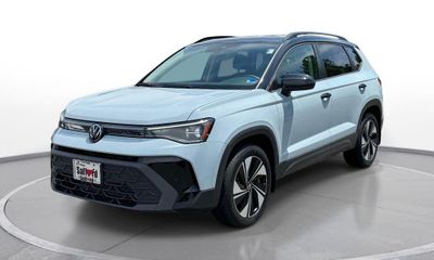 2025 Volkswagen Taos SE Black