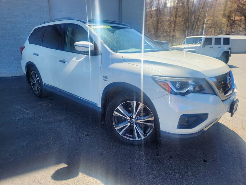 2020 Nissan Pathfinder — a typically priced live listing