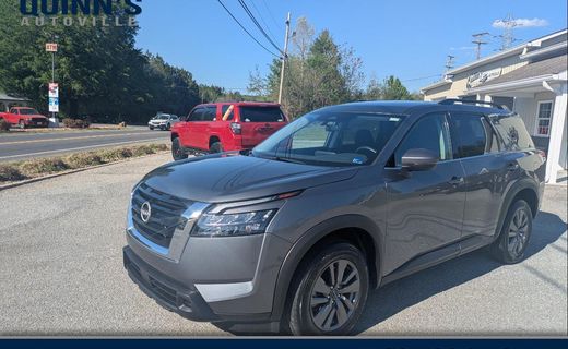 2025 Nissan Pathfinder SV