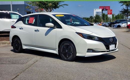 2023 Nissan Leaf SV