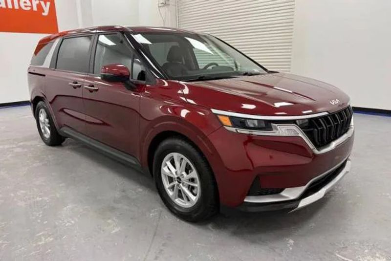 2024 Kia Carnival — a typically priced live listing