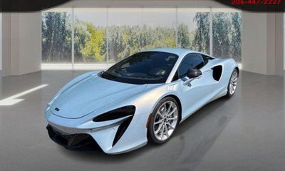 2023 McLaren Artura TechLux