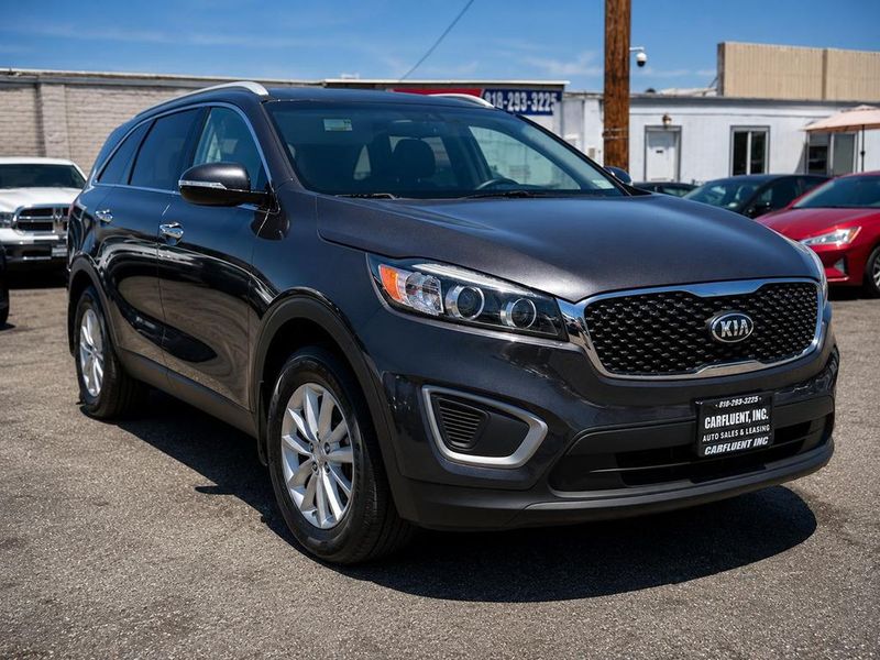 2016 Kia Sorento — a typically priced live listing