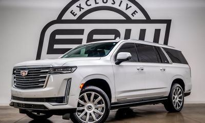 2023 Cadillac Escalade ESV Premium Luxury Platinum