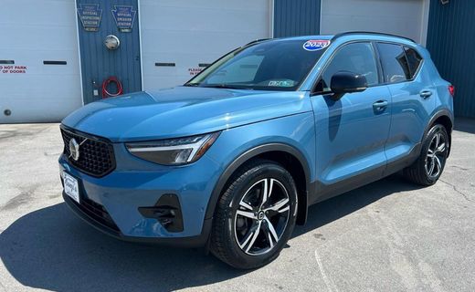 2023 Volvo XC40 Plus Dark