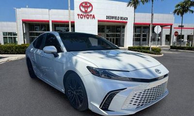 2025 Toyota Camry SE