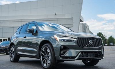 2026 Volvo XC60 Plus Dark