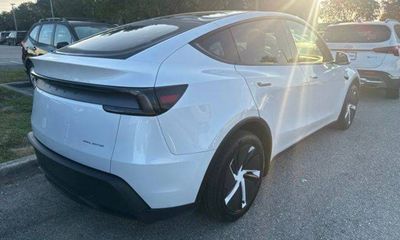 2026 Tesla Model Y Premium