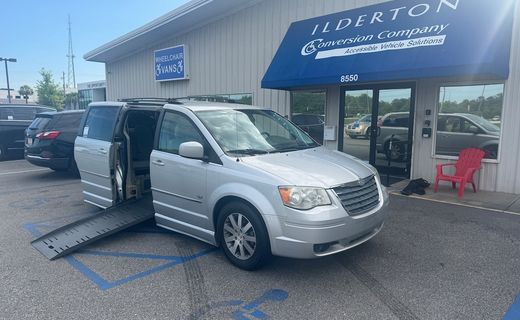 2009 Chrysler Town AND Country