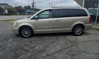 2013 Chrysler Town AND Country Touring L