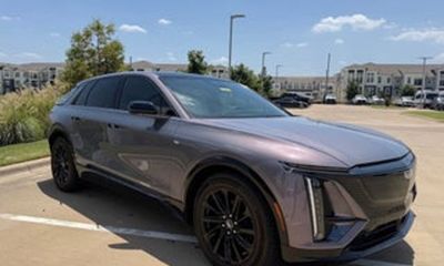 2024 Cadillac Lyriq Sport 2