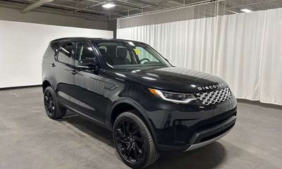 2024 Land Rover Discovery P300 S