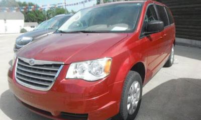 2009 Chrysler Town AND Country LX