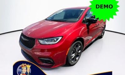 2027 Chrysler Pacifica LX