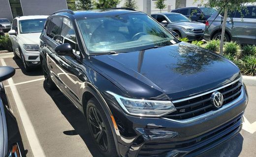 2024 Volkswagen Tiguan SE Black