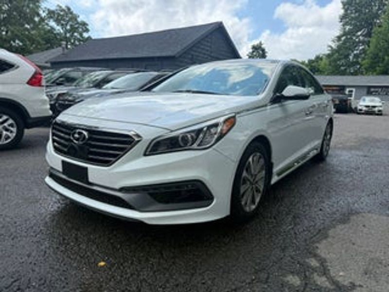 2016 Hyundai Sonata — a typically priced live listing