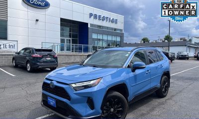 2024 Toyota RAV4 SE