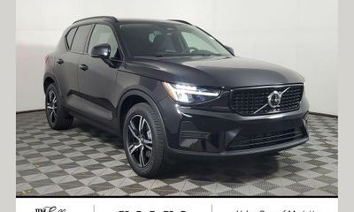 2026 Volvo XC40 Core