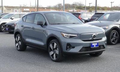 2023 Volvo C40 Plus Dark