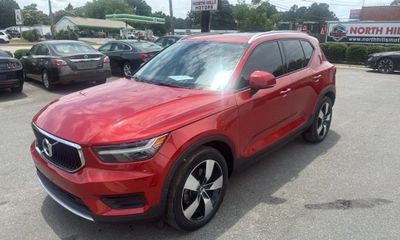 2020 Volvo XC40 Momentum