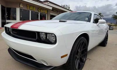 2014 Dodge Challenger Base