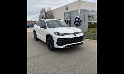 2026 Volkswagen Tiguan 4MOTION SE Black