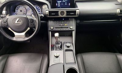 2016 Lexus IS 200T