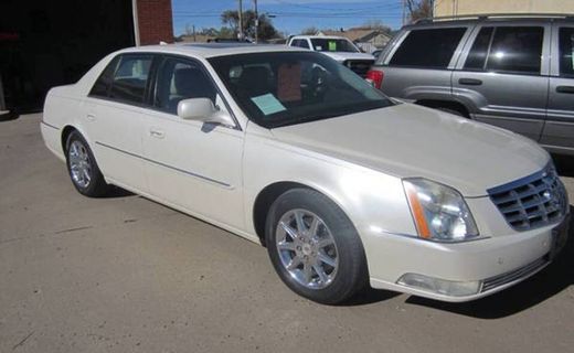 2010 Cadillac DTS Luxury