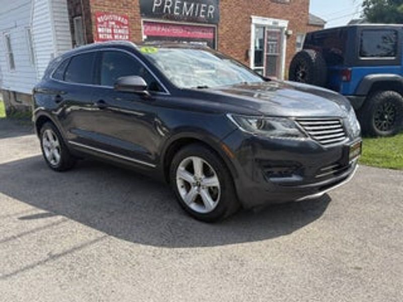 2015 Lincoln MKC — a typically priced live listing