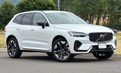 2026 Volvo XC60 Plus Dark