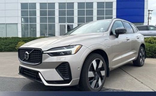 2025 Volvo XC60 Plus Dark