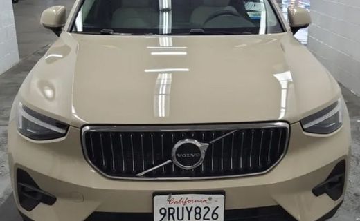 2025 Volvo XC40 Ultra Bright