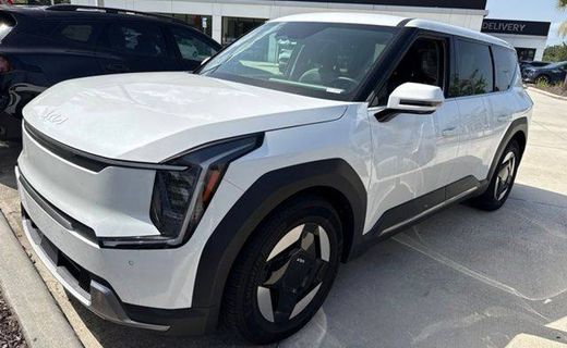 2024 Kia EV9 Light LR