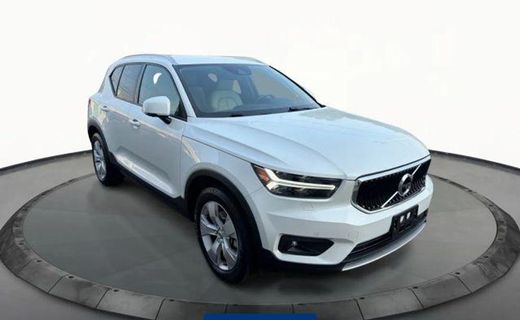 2022 Volvo XC40 Momentum