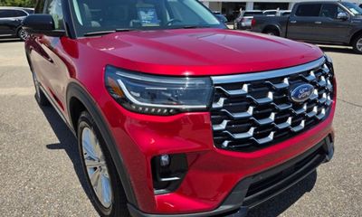 2025 Ford Explorer Platinum