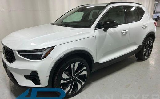 2024 Volvo XC40 Ultimate Dark
