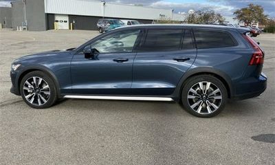 2020 Volvo V60CC Momentum