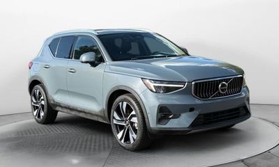 2023 Volvo XC40 Plus Bright