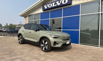 2023 Volvo XC40 Ultimate Dark