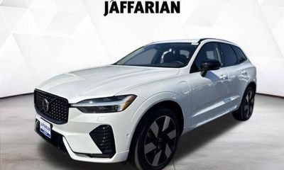 2025 Volvo XC60 Plus Dark