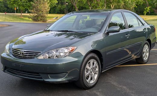 2005 Toyota Camry LE 2