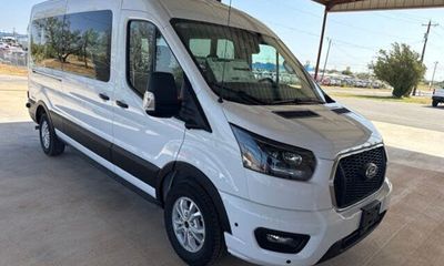 2026 Ford Transit Medium Roof