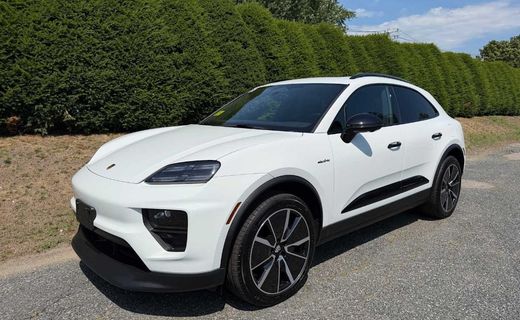 2025 Porsche Macan 4 Electric