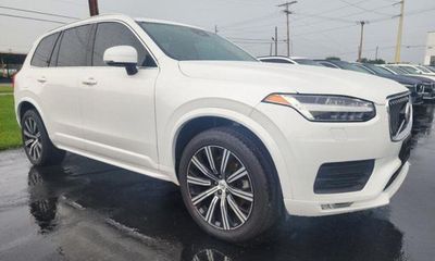 2023 Volvo XC90 Core Bright Theme