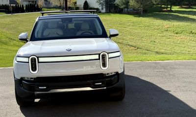2024 Rivian R1S Adventure