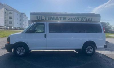 2017 GMC Savana Passenger LS EXT